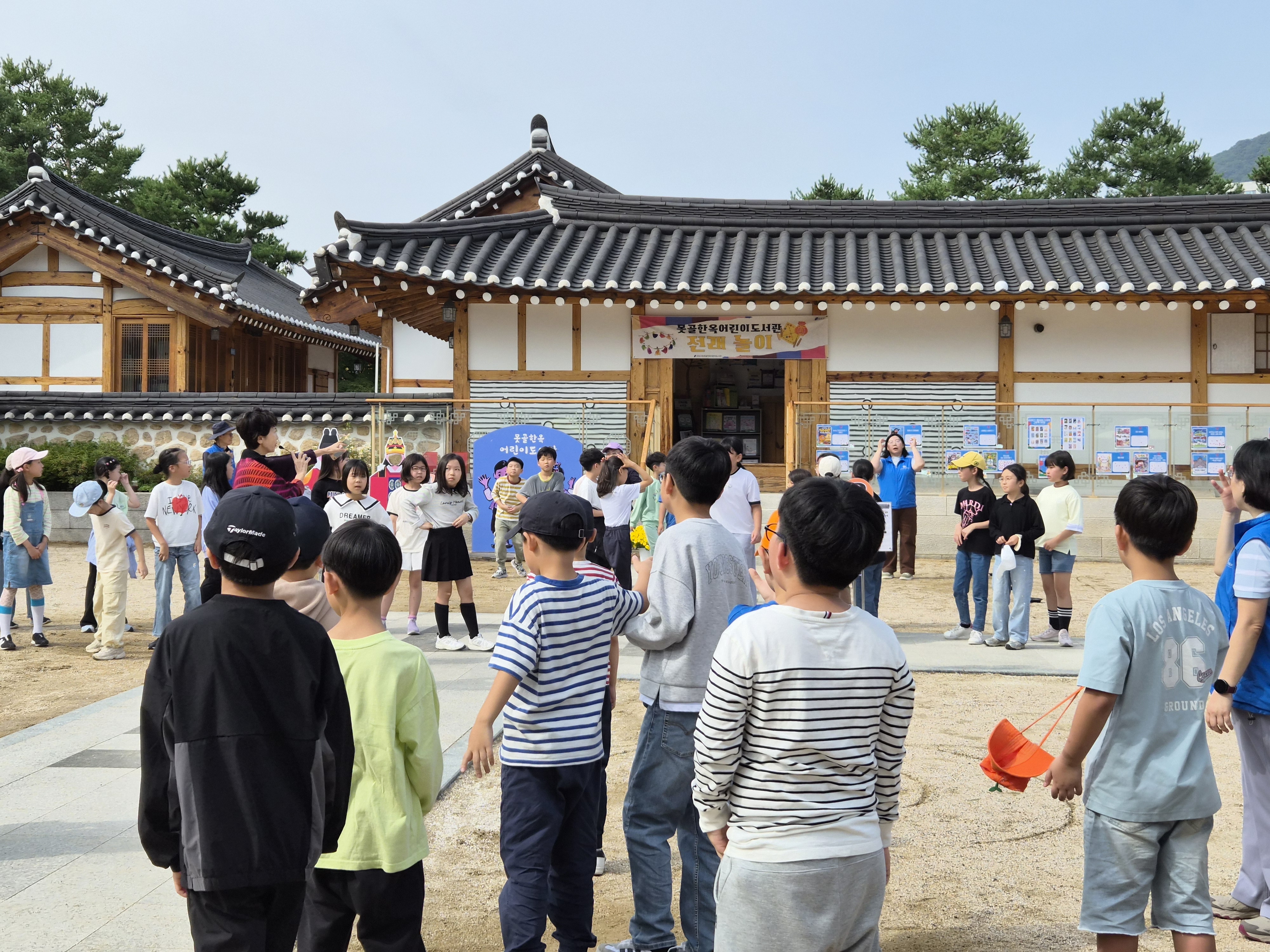 10.2 (마을인문학)마을과 사람을 잇다 2-3차시 150명 (2).jpg